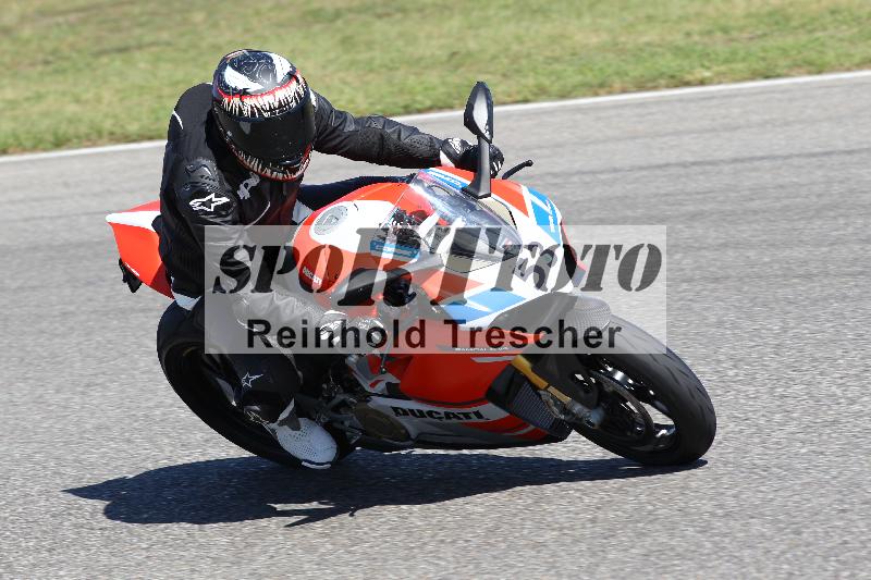 /Archiv-2025/48 25.08.2025 Cornu Master School ADR/gruen-vert/53